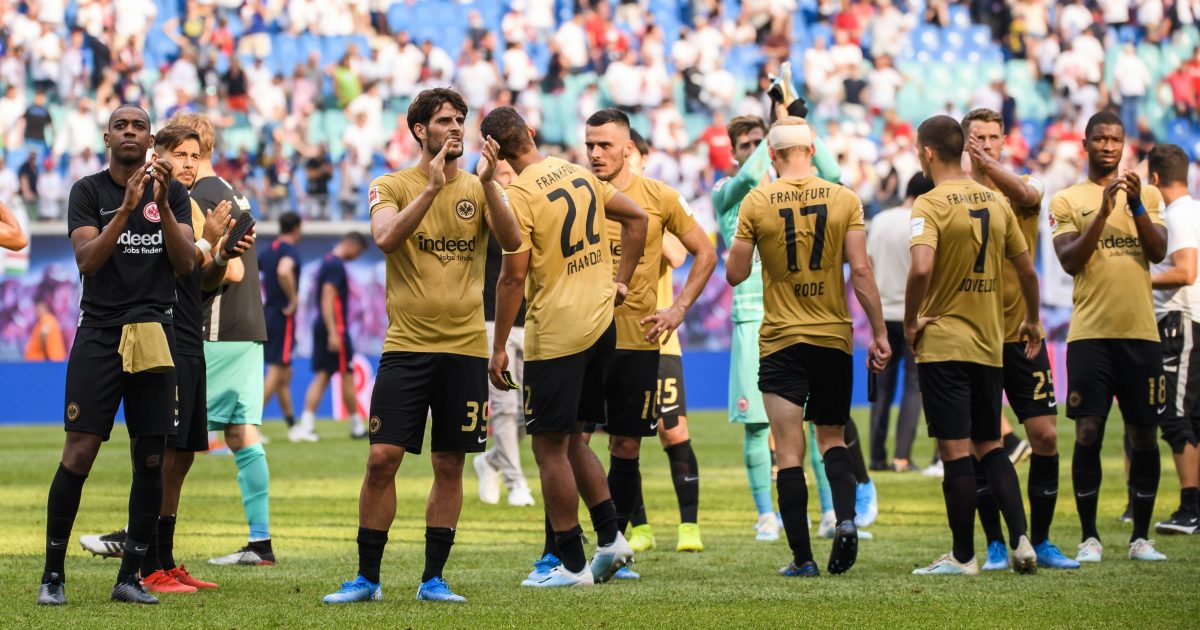  Enttäuschte Gesichter nach dem Abpfiff. Die Eintracht hätte einen Punkt in Leipzig verdient gehabt. (Foto: imago images / Jan Huebner)