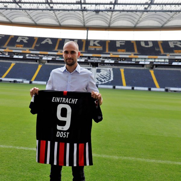  Bas Dost trägt die ehemalige Rückennummer von Sébastien Haller (Bild: imago images / Hartenfelser).