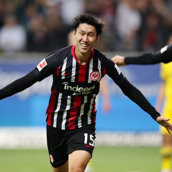  Großer Jubel nach dem späten Ausgleich. Endlich belohnt sich die Eintracht einmal für ihre gute Leistung.