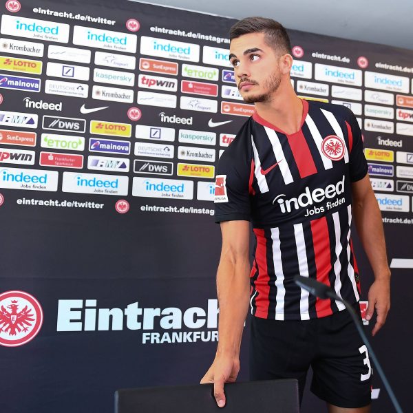  Andre Silva darf auf sein Debüt im Adlerdress hoffen. (Quelle: imago images/Jan Huebner)