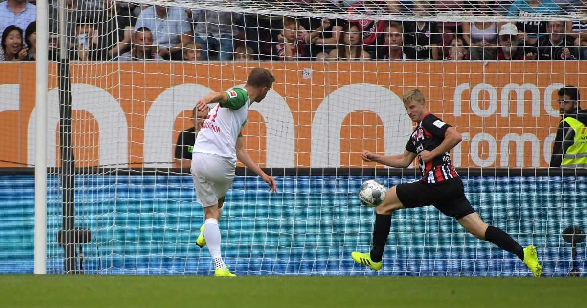 Marco Richter und Florian Niederlechner trafen für Augsburg zum 2:0-Halbzeitstand (Bild: imago images / Jan Huebner).