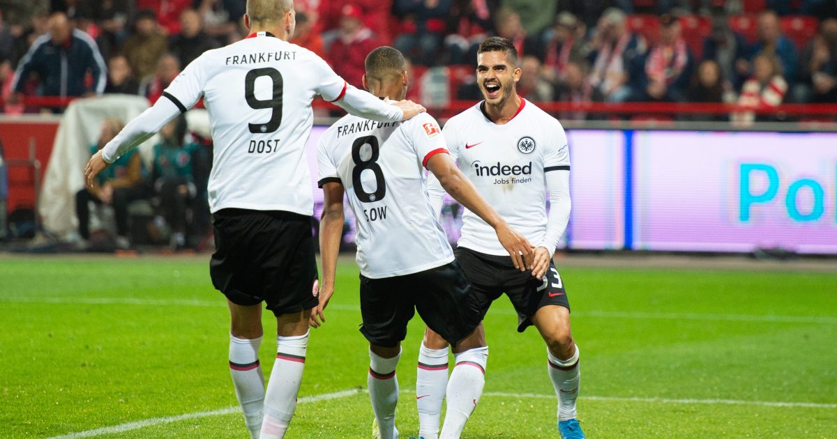 Die Adler feiern den ersten Auswärtssieg der Saison. (Foto: Imago Images / Jan Huebner)