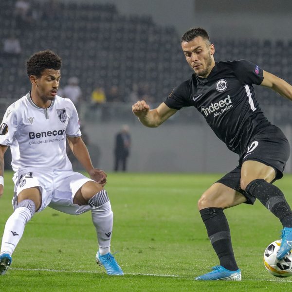  Die Eintracht führt zur Pause in Guimares. (Bild: imago-images(HMB-Media)