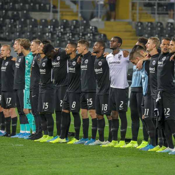  Mit einer geschlossenen Mannschaftsleistung erkämpft sich die Eintracht den wichtigen Auswärtssieg in Portugal, um die Chance auf das Weiterkommen zu wahren. (Foto: imago images / HMB-Media)