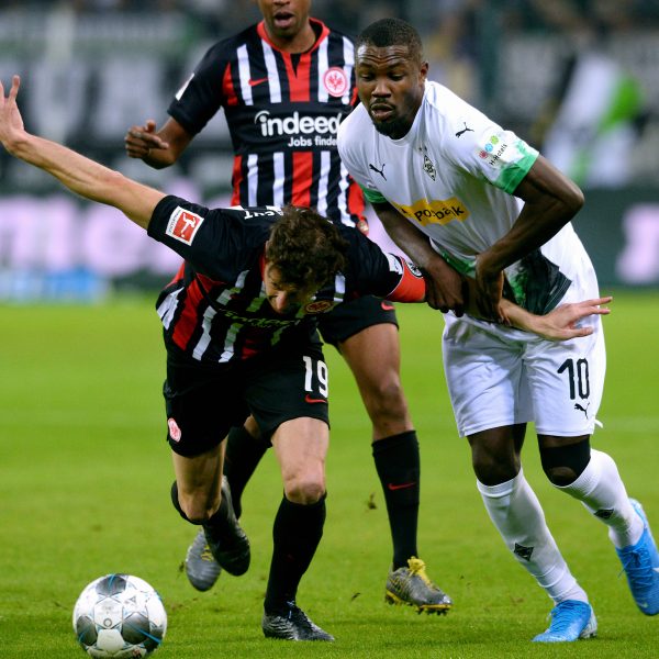  David Abraham und Kollegen hatten es nicht leicht mit Marcus Thuram. (Foto: imago images / Uwe Kraft)