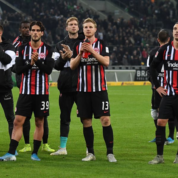  Vor allem dank einer verschlafenen ersten Hälfte unterliegt die Eintracht in Mönchengladbach. (Foto: imago images / Jan Huebner