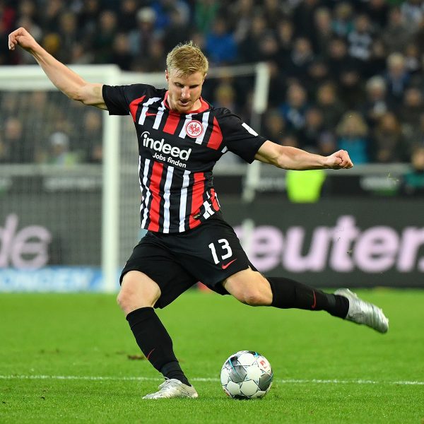  Die SGE konnte sich wieder auf die Torjäger-Qualitäten von M;artin Hinteregger verlassen (Foto: imago images / Eibner)