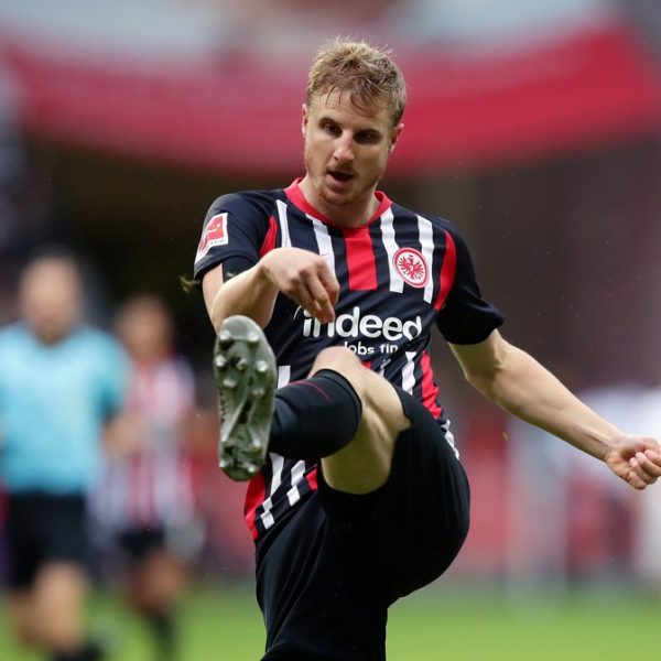  Martin Hinteregger hat in dieser Saison in Liga und Europa League bereits vier mal für die SGE getroffen.Trifft er nun auch gegen seinen Ex-Verein? (Bild Heiko Rhode)