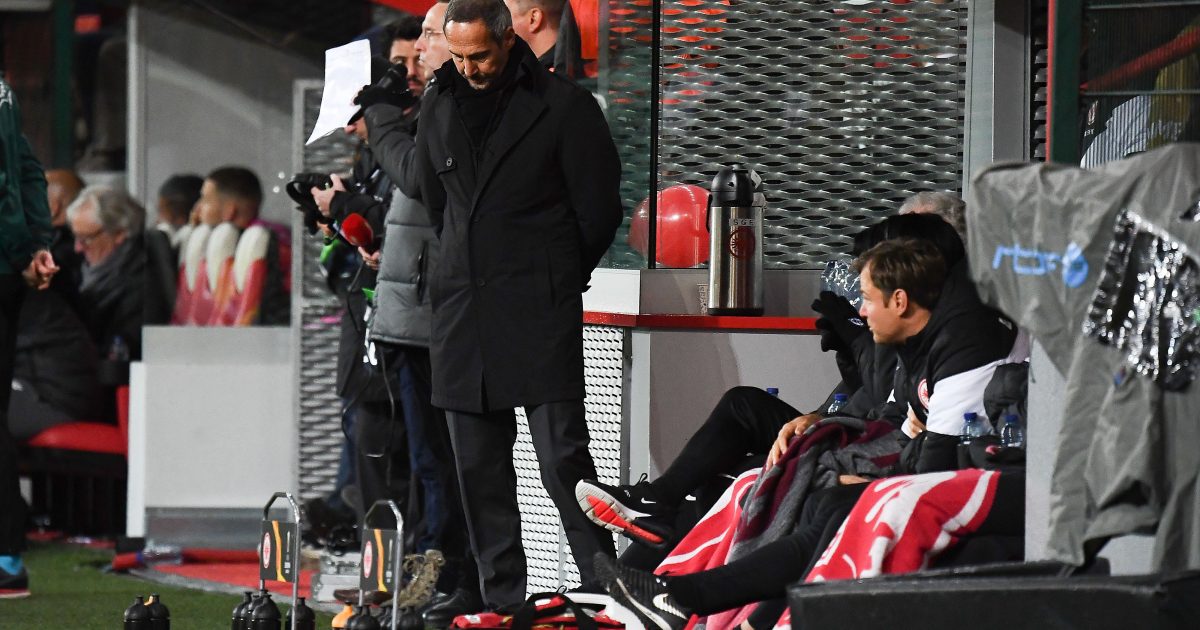 Adi Hütter haderte mit seiner Elf und dem Schiedsrichter. (Foto: imago images / Jan Huebner)