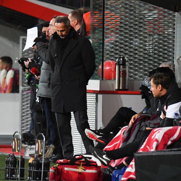  Adi Hütter haderte mit seiner Elf und dem Schiedsrichter. (Foto: imago images / Jan Huebner)