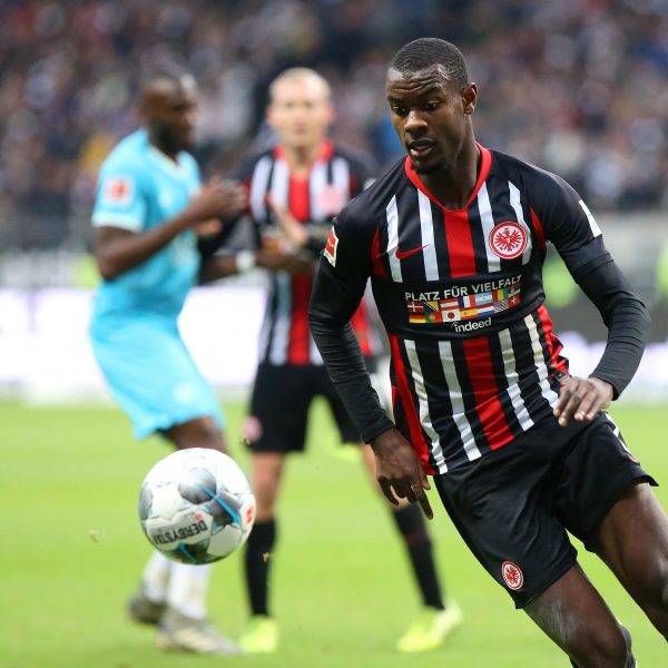  Evan N'Dicka: Der Franzose war einer der wenigen Spieler mit Normalform gegen Wolfsburg. (Bild: imago images / regios24)