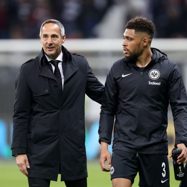  Adi Hütter schickt Simon Falette auf den Rasen. (Foto: Rhode)