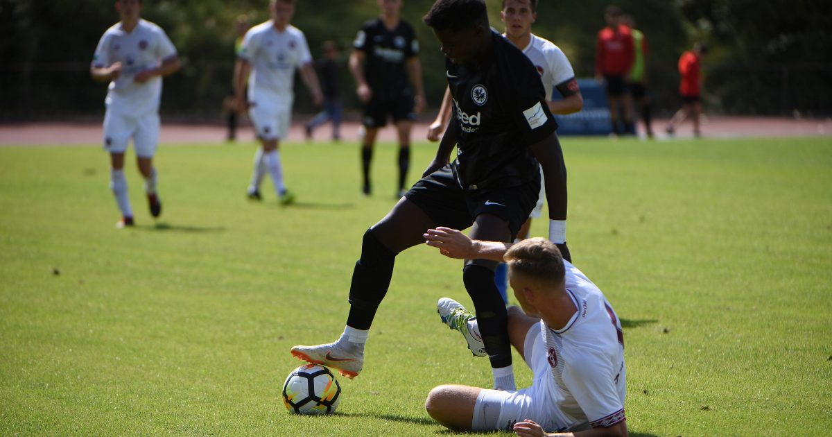  Jabez Makanda stürmt künftig für die Profis der SGE. (Bild: imago images / Hartenfelser)