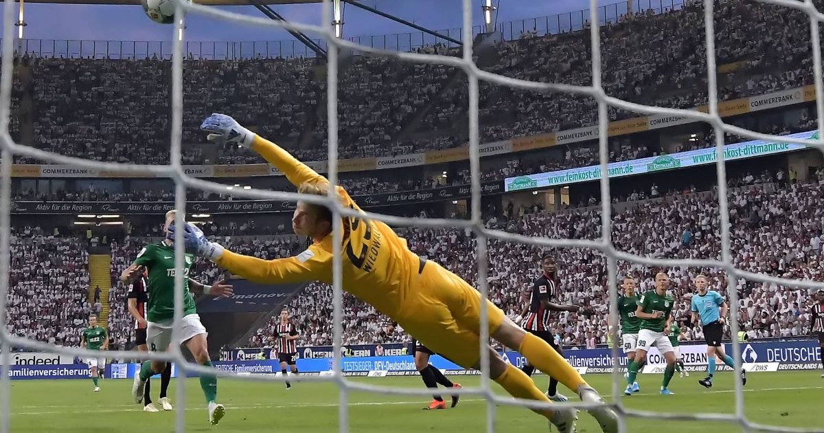 Darf gegen Köln wieder fliegen - Felix Wiedwald. (Quelle: imago images / Jan Hübner)