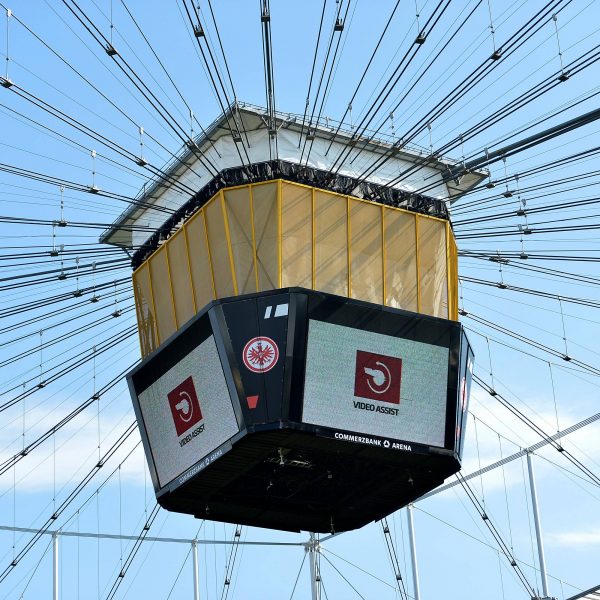  Bietet seit seiner Einführung viel Raum für Diskussionen: Der Videobeweis.(Foto: Imago Images / Revierfoto)