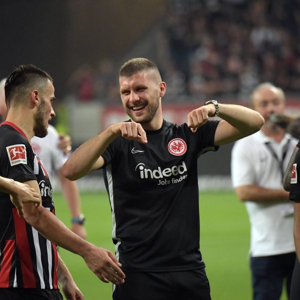  Strahlt Pokalheld Rebic bald wieder so in der Mainmetropole? (Foto: Imago Images / Jan Huebner)