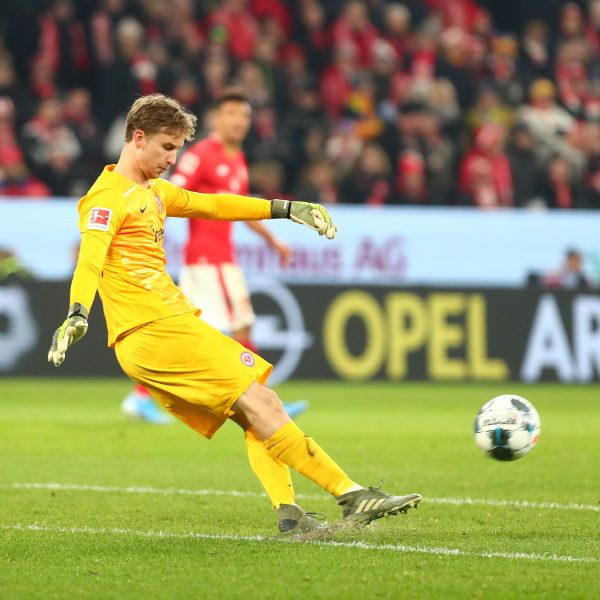  Frederik Rönnow konnte trotz starker Paraden die Niederlage in Mainz nicht verhindern (Foto: imago images / Eibner)