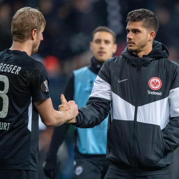  André Silva ist nach der Niederlage enttäuscht (Bild: imago images / Sven Simon)