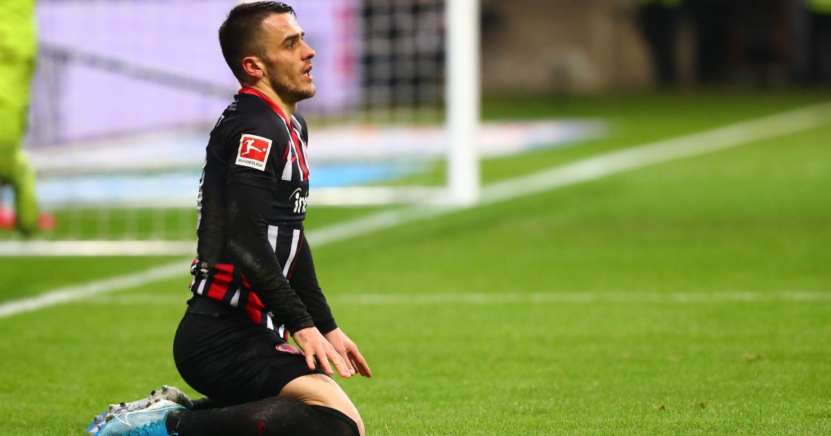 Filip Kostic verdient sich mit seinem Kampf und seinem Fleiß noch die Bestnote 3. (Bild: imago images / Eibner)
