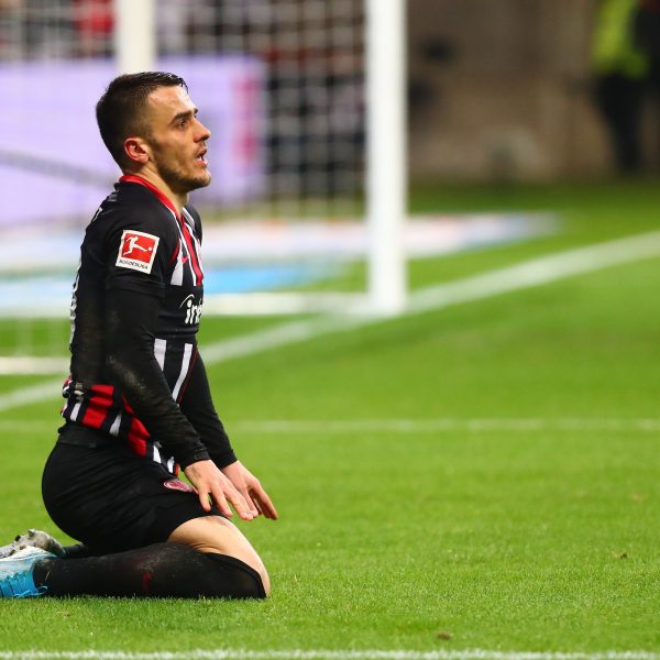  Filip Kostic verdient sich mit seinem Kampf und seinem Fleiß noch die Bestnote 3. (Bild: imago images / Eibner)
