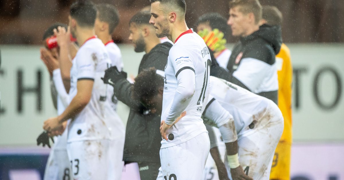 Und wieder kein Erfolgserlebnis. Die Eintracht verliert auch beim Schlusslicht aus Paderborn und verbringt nun ungemütliche Weihnachten. (Bild: imago images / Sven Simon)