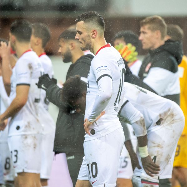  Und wieder kein Erfolgserlebnis. Die Eintracht verliert auch beim Schlusslicht aus Paderborn und verbringt nun ungemütliche Weihnachten. (Bild: imago images / Sven Simon)