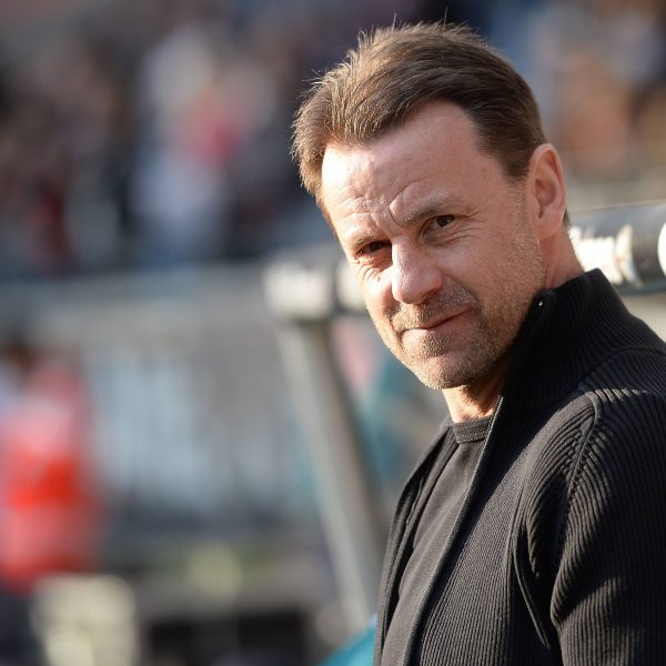  Manfred Binz arbeitet in der Fußballschule der SGE. (Bild: imago images / Jan Huebner)