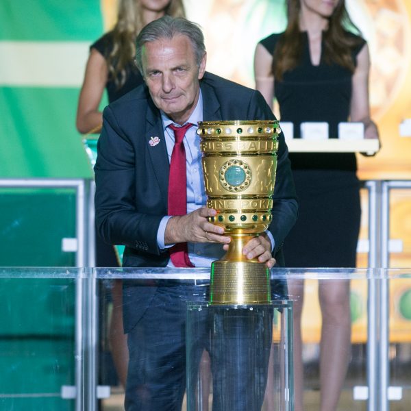  Hätte nichts dagegen auch ein sechstes Mal in seinem Leben den Pokal in den Himmel zu heben - Eintracht Legende Charly Körbel (Foto: imago images / Sven Simon)