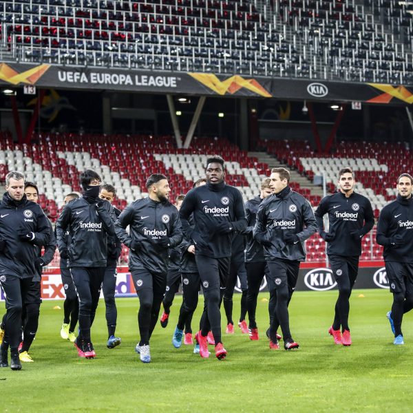  Die SGE bereitet sich auf das Rückspiel in Salzburg vor. (Bild: imago images / GEPA pictures)