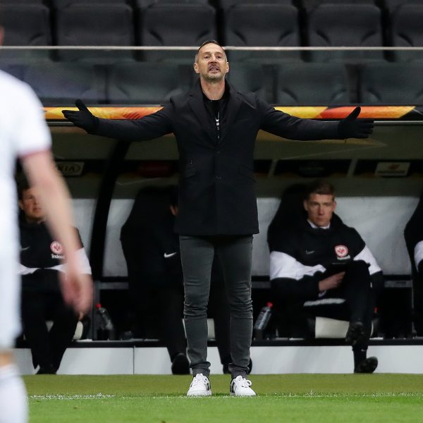  Eintracht Trainer Adi Hütter konnte trotz Geisterspiels nicht zufrieden mit der Leistung seiner Mannschaft sein. (Foto: Rhode)