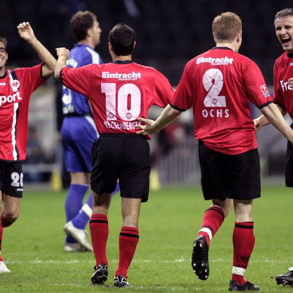  Die Eintracht hat am Ende gut lachen. (Quelle: imago images / Alfred Harder)