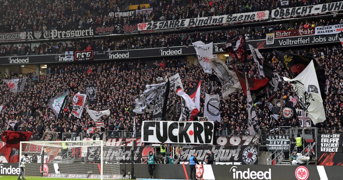  Auch die Fans der Eintracht halten nicht viel von der Kommerzialisierung des Fußballs (Quelle: imago images / Jan Huebner)