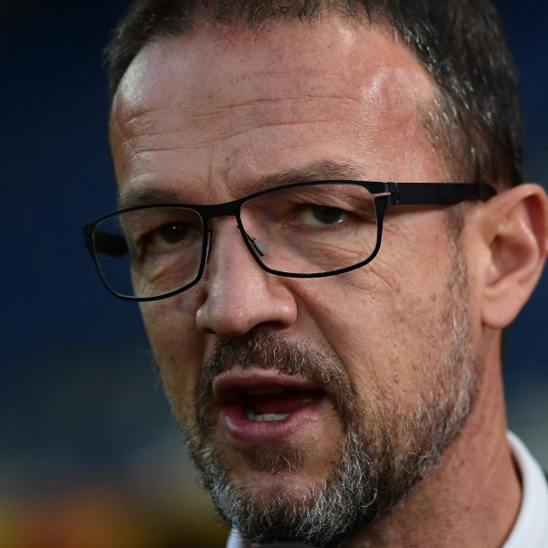  Fredi Bobic muss mit der Eintracht eine schwere Zeit überstehen. (Foto. Imago Images / Jan Huebner)