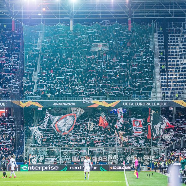  Ein Eintracht-Fan, der in Salzburg weilte, ist mit dem Coronavirus infiziert. (imago images / Eibner Europa)