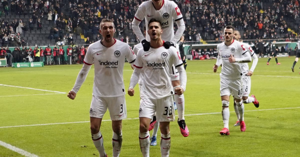  Großer Jubel bei der Eintracht. Zum vierten Mal in Folge steht man nun in einem Pokal-Halbfinale. K.O. Duelle? Können die Hessen! (Bild: Imago Images / HMB-Media)