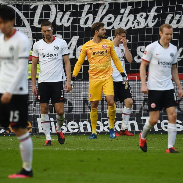  Kollektiver Totalausfall - die Eintracht geht gegen Leverkusen unter. (Quelle: imago images / Jan Huebner)