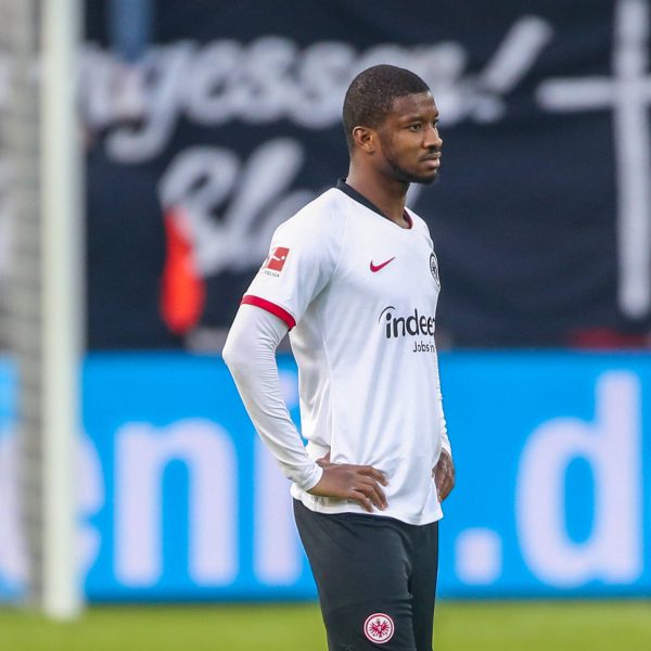  Almamy Touré zeigt sich enttäuscht ob seiner Leistung dem Auftritt seiner Mannschaft in Leverkusen (Bild: Imago Images / RHR-Foto)