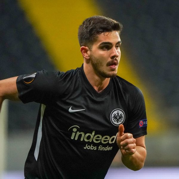  André Silva hofft, bald wieder auf dem Platz stehen zu dürfen. (Foto: imago images / Schüler)
