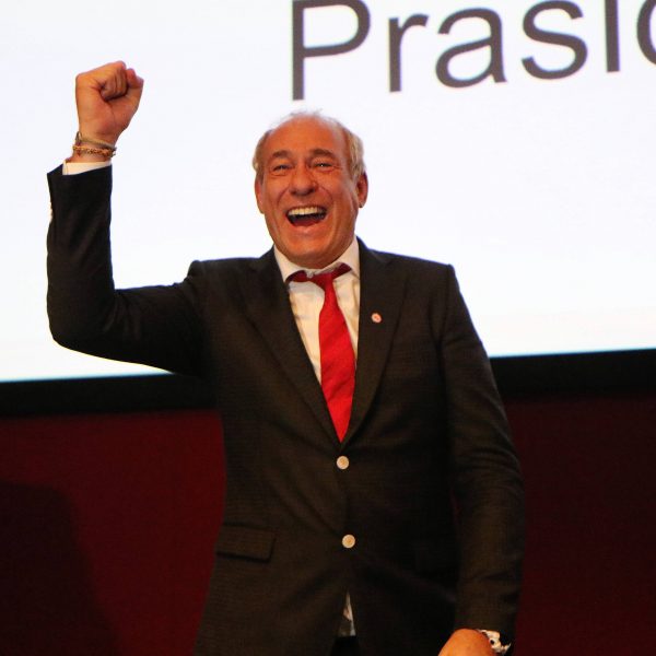  SGE-Präsident Peter Fischer freut sich über so viele Mitglieder wie noch nie. (Bild: imago images / Hartenfelser)