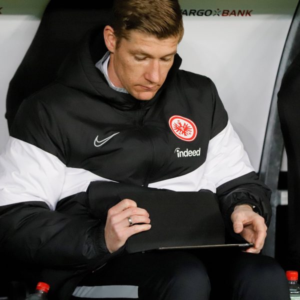  Zimbo wertet die Daten seiner Torhüter aus (Bild: imago images / Hartenfelser)