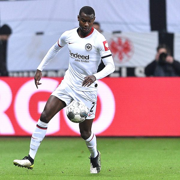  Evan N'Dicka hat offenbar das Interesse des FC Southampton und anderer Premier League-Teams geweckt. (Foto: imago images / Revierfoto)