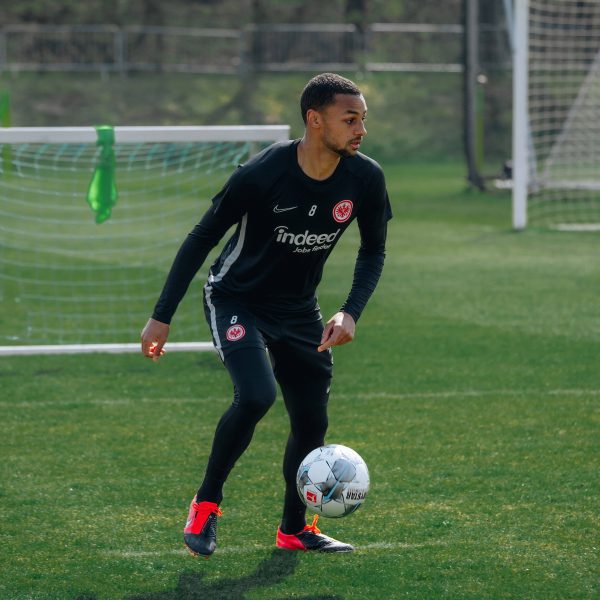  Djibril Sow reflektiert seine Leistungen immer sehr genau. (Bild: imago images / Jan Huebner)