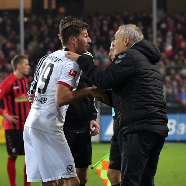  SGE-Kapitän David Abraham und Freiburg-Coach Christian Streich. (Foto: imago images / Jan Huebner)