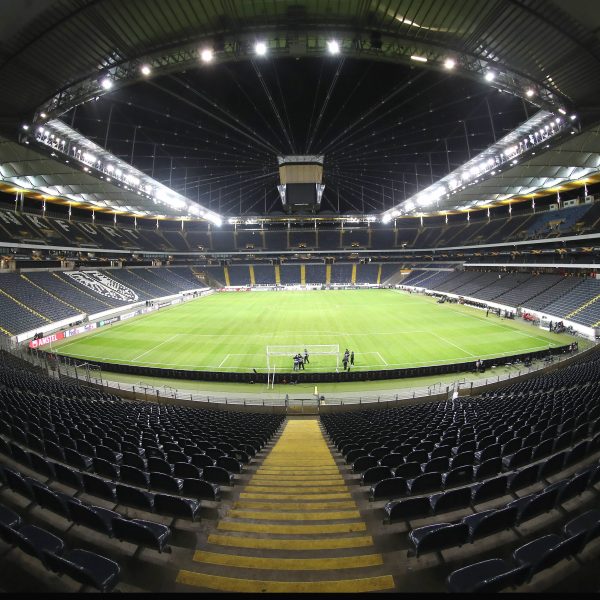  Die Liga wird zu Ende gespielt! Aber an Geisterspiele wird man sich gewöhnen müssen. (Foto:imago images / osnapix)