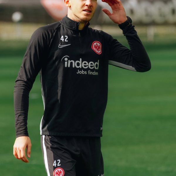  Die Nummer 42 - Eine Erinnerung an sein erstes Profispiel für Zrinjski Mostar (Foto: imago images / Jan Huebner)