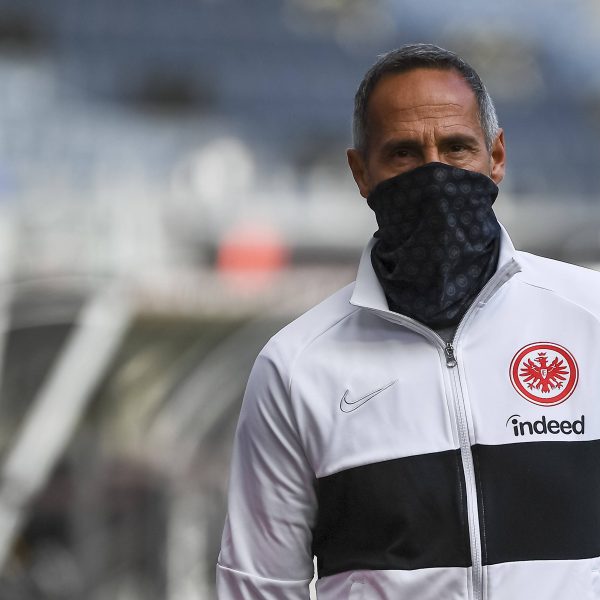  Adi Hütter vor dem Spiel gegen Mönchengladbach. (Bild: imago images / Poolfoto)