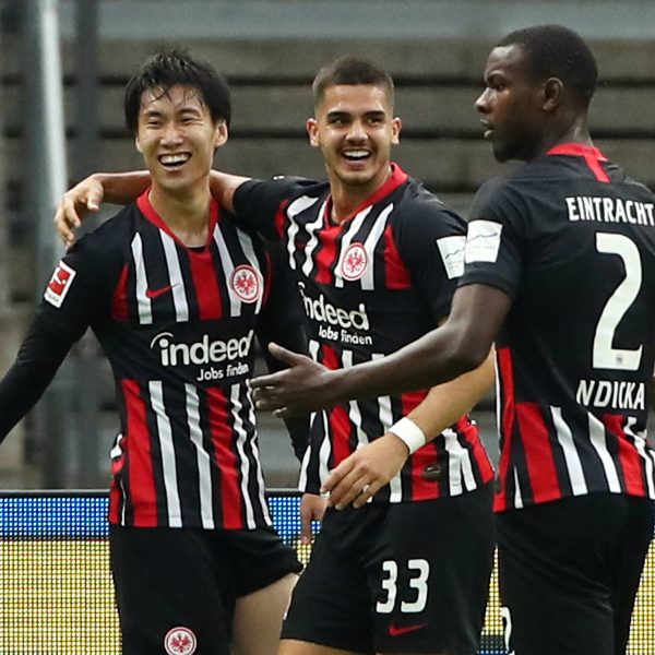 Kamada, Silva und N'Dicka freuen sich über den gelungenen Auftritt in Berlin (Bild: imago images / Contrast)