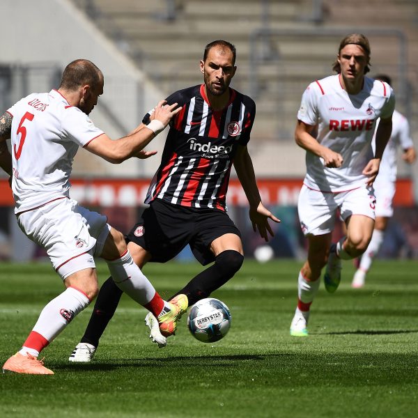  Bas Dost hätte die SGE in Köln früh in Front bringen können. (Bild: imago images / Poolfoto)