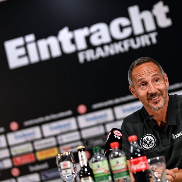  SGE-Coach Adi Hütter will die Saison mit einem Sieg beenden. (Bild: imago images / Jan Huebner)