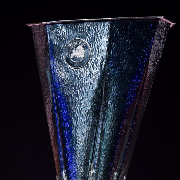  Es geht um den Europa-League-Pokal. (Foto: imago images / ZUMA Press)